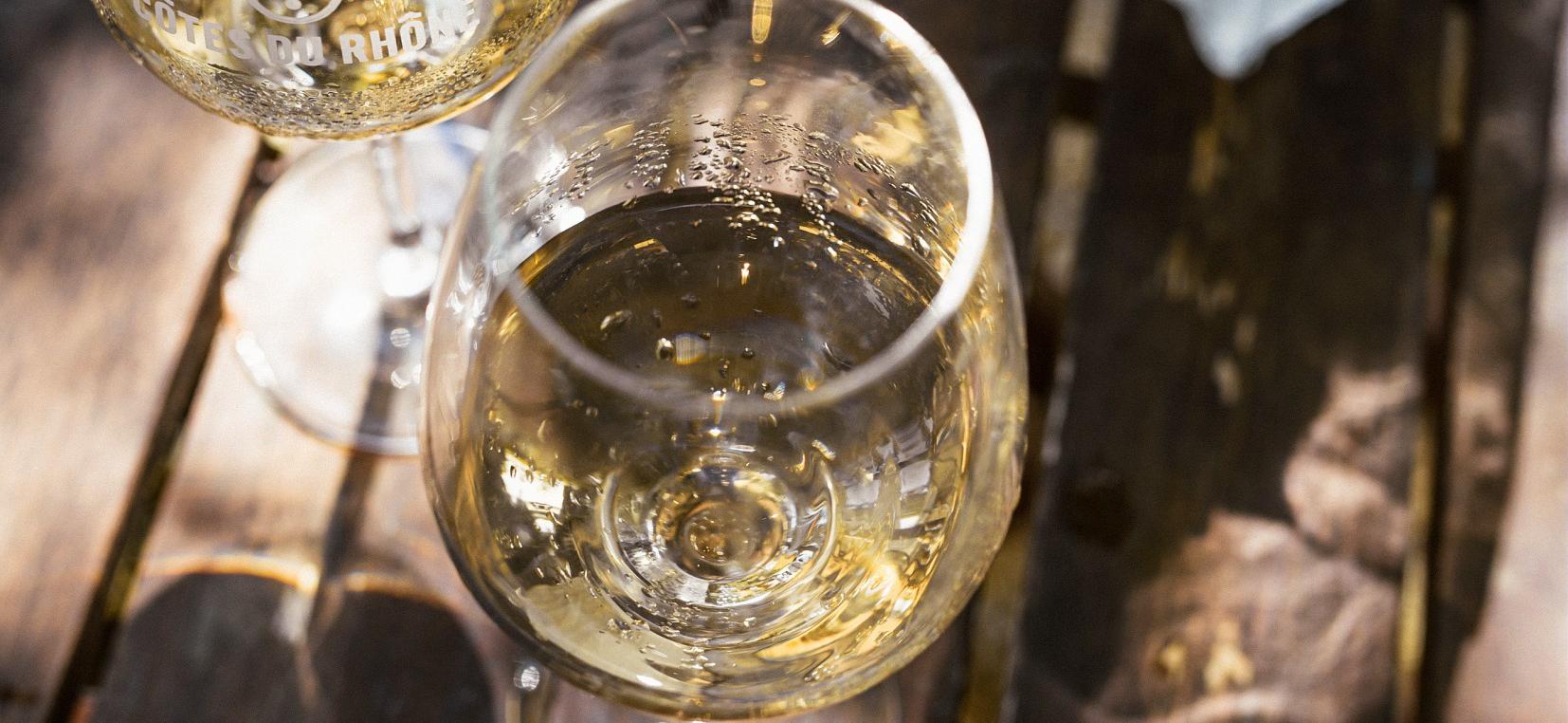 Les vins rhodaniens sont-ils sensibles aux "goûts de lumière"?